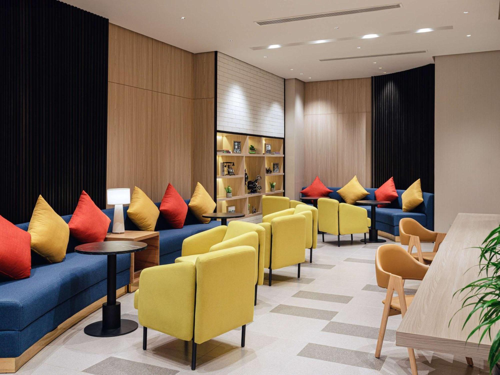 Ibis Styles Manila Araneta City เกซอนซิตี้ ภายนอก รูปภาพ